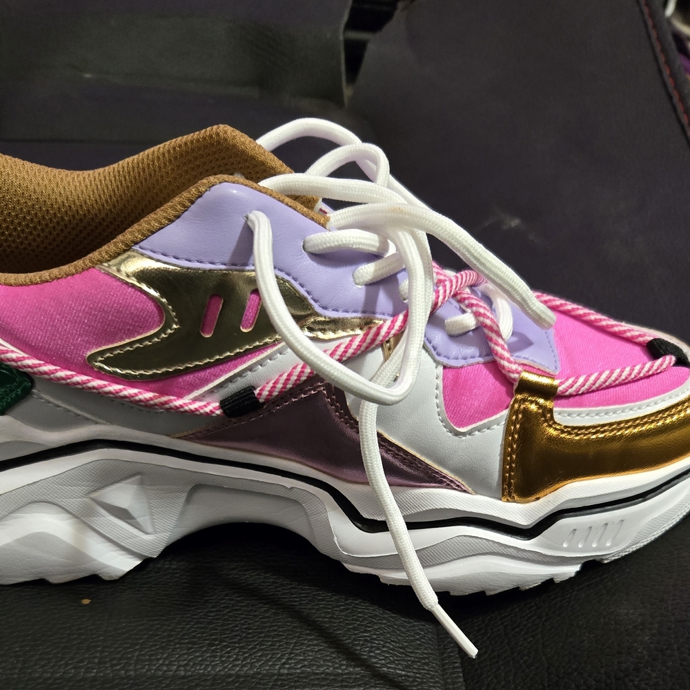 Lucky Step Colorful Lace-Up Sneakers with Multi-Tone Design - Picture 5 of 8